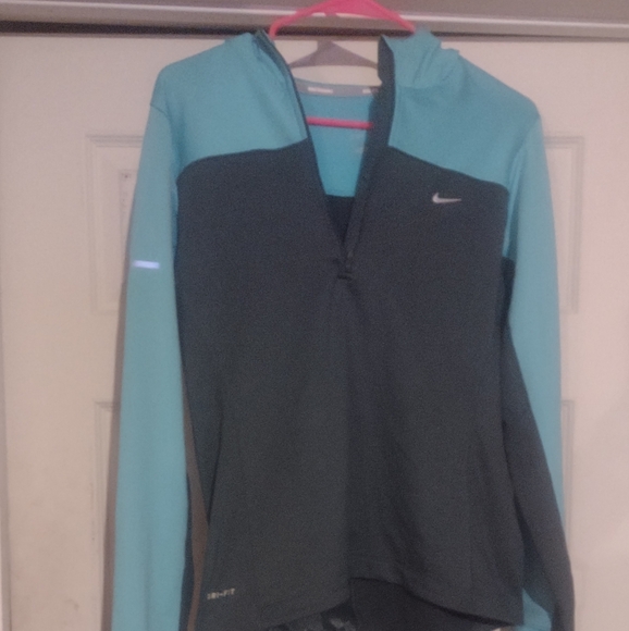 Woman's Nike Running Dri-Fit thermal half zip hoodie size Medium - Picture 1 of 13